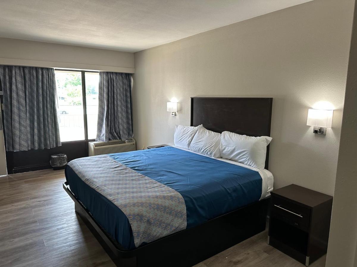 Oakwood Inn Oakdale Экстерьер фото